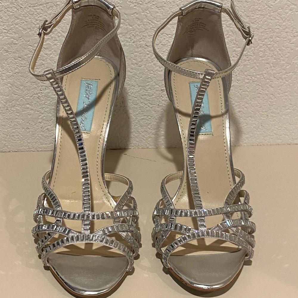 VGUC Betsey Johnson T-Strap Heels